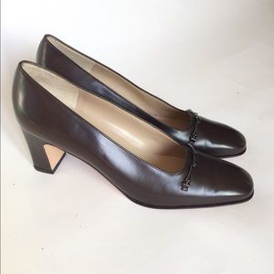 Vintage Brown Leather Ferragamo Pumps